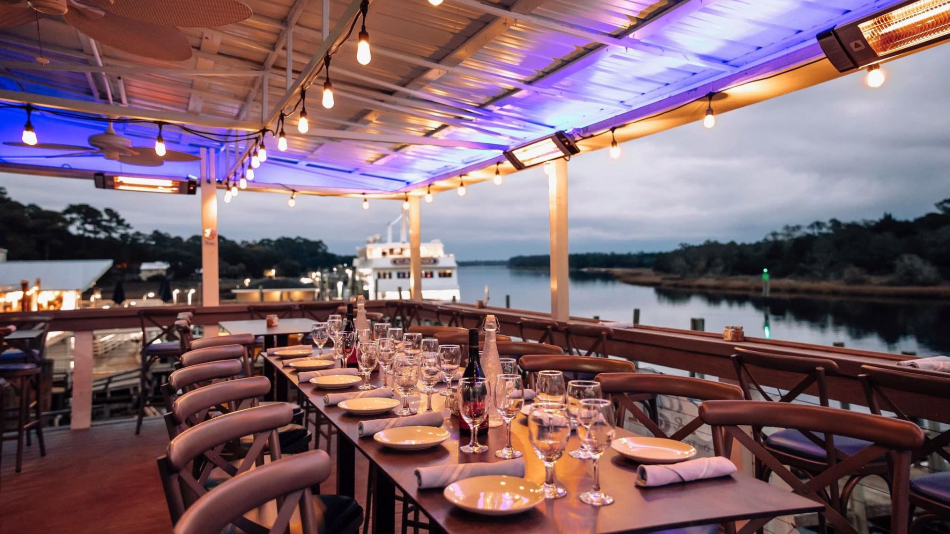 makos bar and grill image of dining on the deck looking to the interoastal waterway - image
