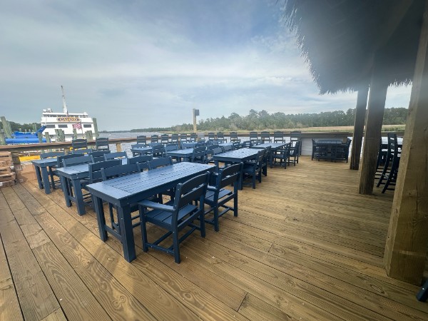 makos new shark bar tiki bar